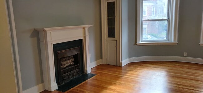Building Photo - Convenient Brighton Location, Steps from the T Stop, Central Heat/AC, Laundry is on a Site