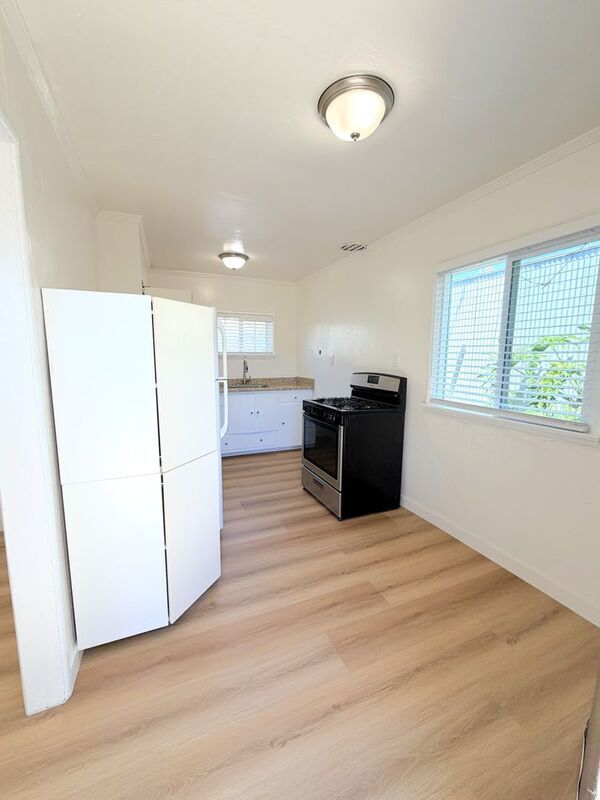 Building Photo - 1732 Cabrillo Ave