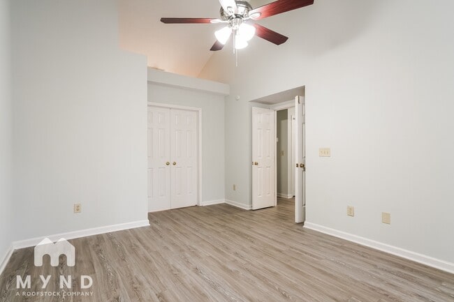 Building Photo - 821 Penncross Dr