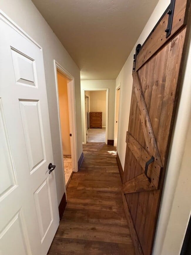 Building Photo - Beautiful Bountiful Home Near Temple & Mueller Park – Prime Location