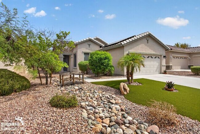 Building Photo - Beautiful 2Bdm 2Ba Home with Covered Backyard Patio in Buckeye - LOCATED IN A 55+ YEARS COMMUNITY.