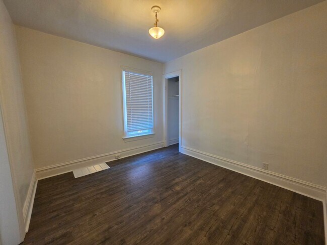 Building Photo - 170 N 100 E