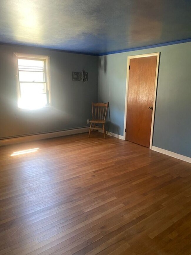 Building Photo - For Rent! Single Family Home in Owen J Roberts!