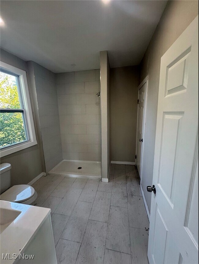 Building Photo - 5924 Denison Ave