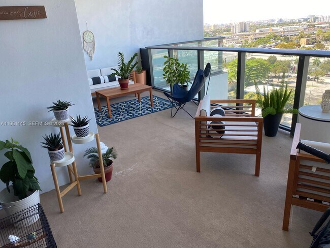 Building Photo - 1600 NE 1st Ave