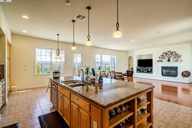 Building Photo - 2048 Feathermint Dr