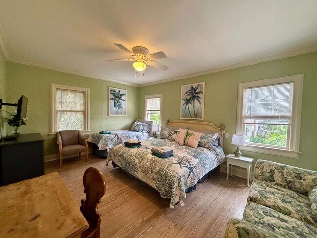 Building Photo - 519 28th St