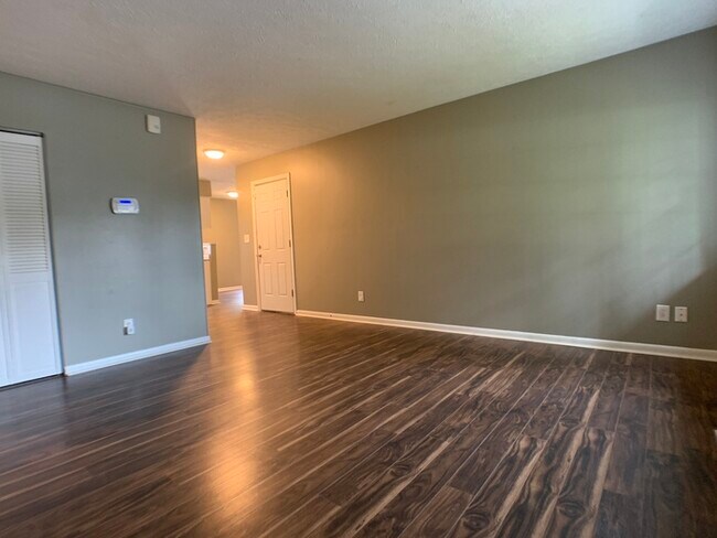 Building Photo - Cute Ranch in Lawrence with a Deck!