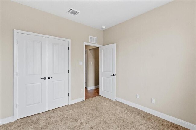 Building Photo - 215 Methodius Dr