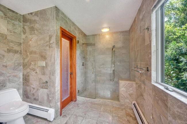 Building Photo - 18 Parkside Dr