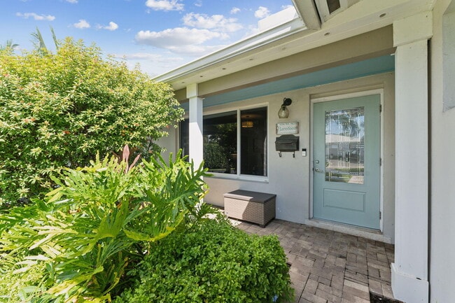 Building Photo - 2691 NE 18th St