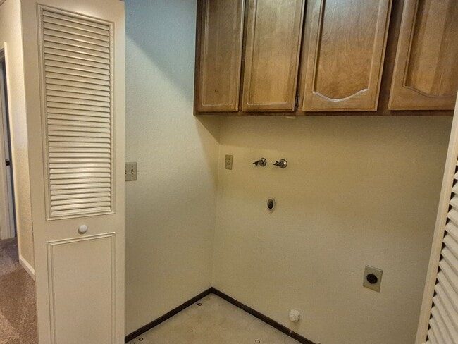 Building Photo - Adorable 3 bedroom 2 bath home