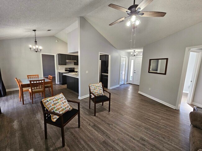 Building Photo - 2428 Beechnut Ln