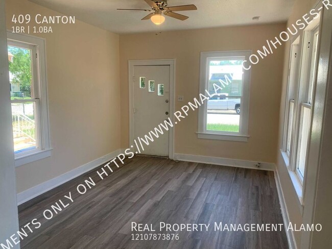 Building Photo - AVAILABLE NOW! 1 Bedroom /1 Bath Unit with...