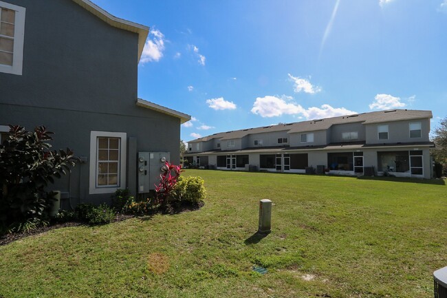 Building Photo - Spacious 3-Bedroom Townhome in Gated Kings...