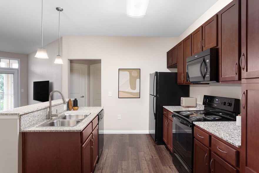 Building Photo - Cantare at Indian Lake Village