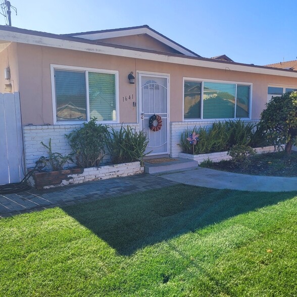 Building Photo - 1641 Evergreen Ave