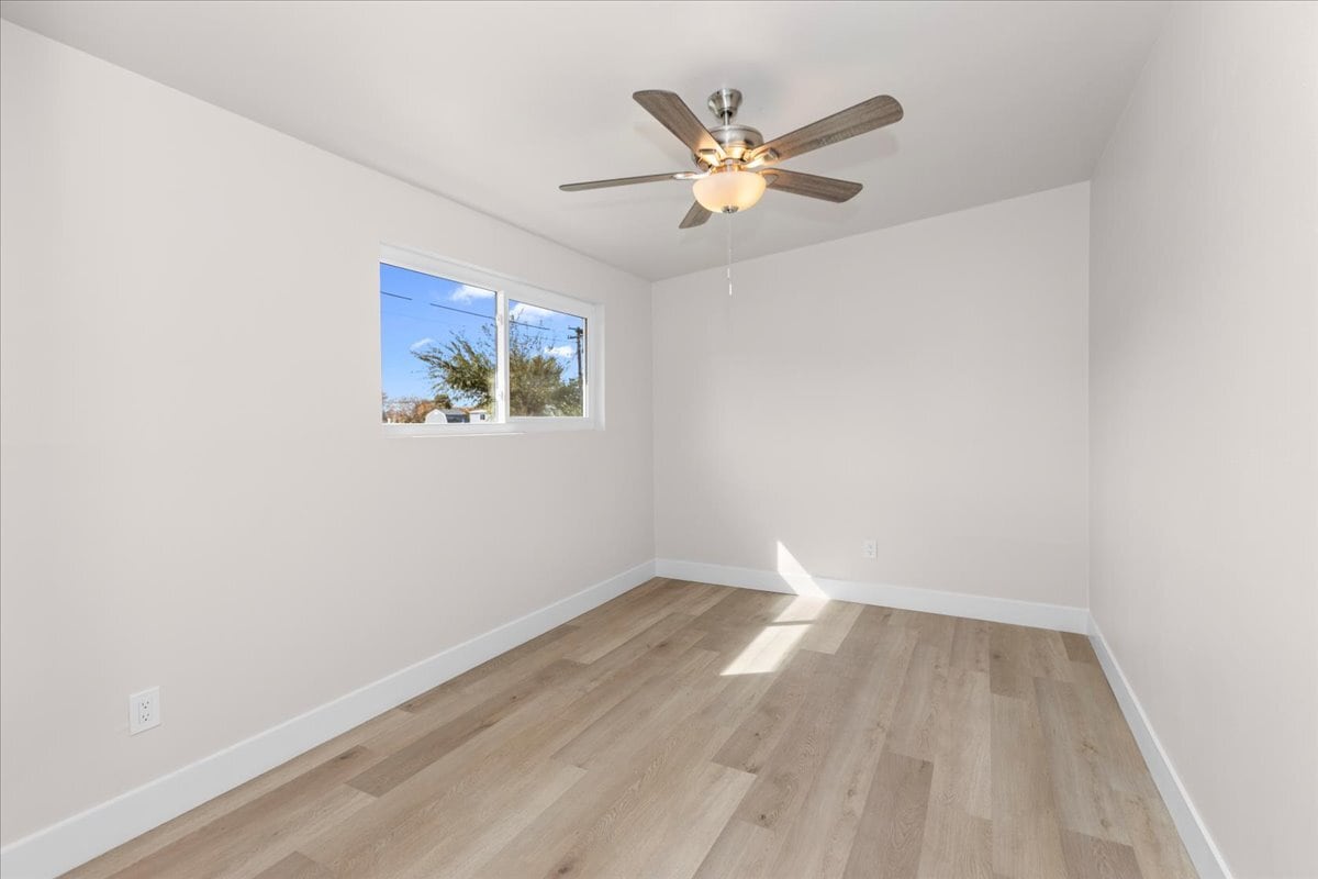 Building Photo - 9255 Fairlawn St