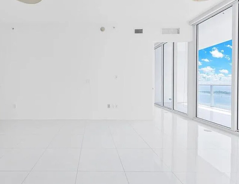 Building Photo - 2020 N Bayshore Dr