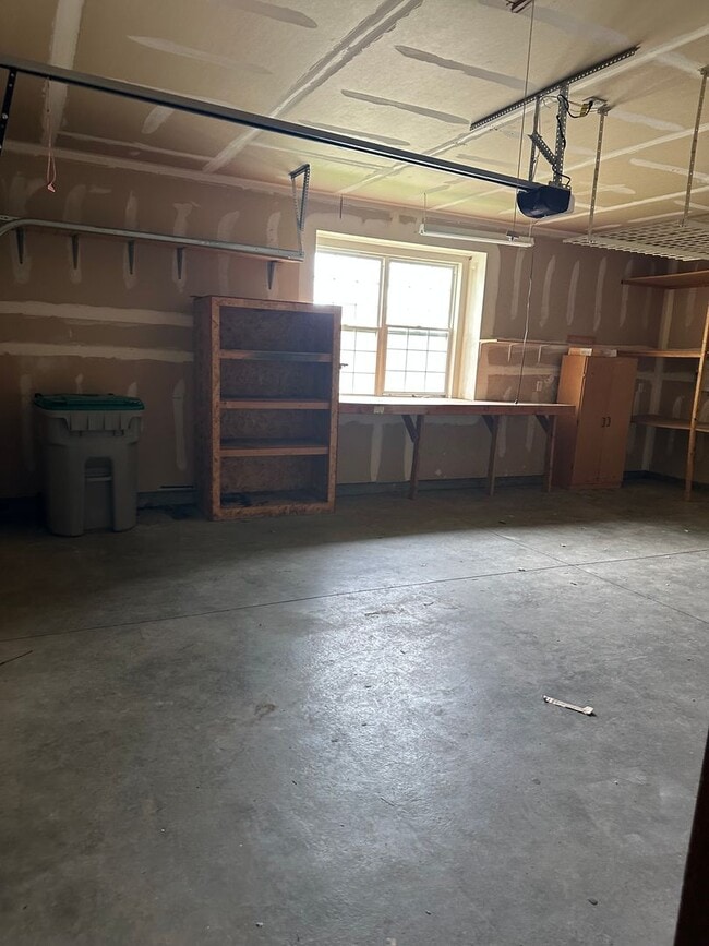 Building Photo - $1,895. - Coming soon! 4 Bed, 2 Bath with ...