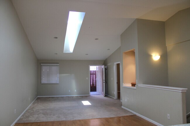 Building Photo - Beautiful 4 Bedroom Home in Midtown Fort C...