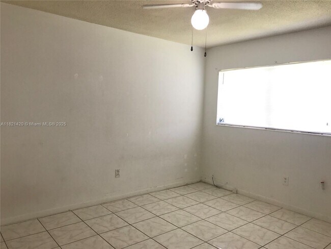 Building Photo - 2450 NE 188th St