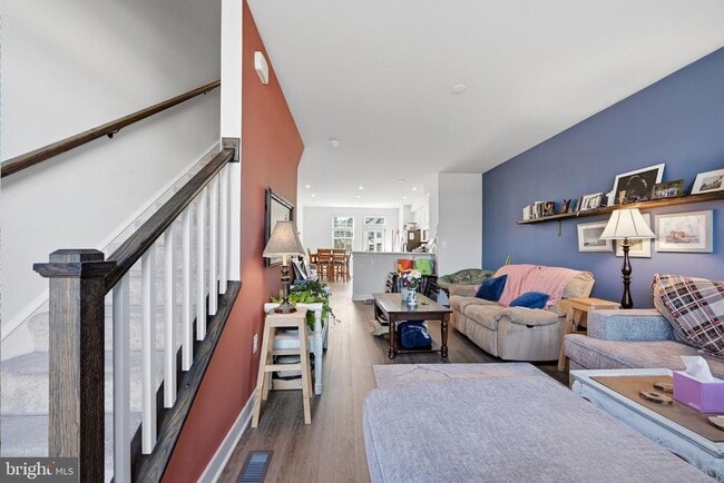 Building Photo - 2027 Track Cir