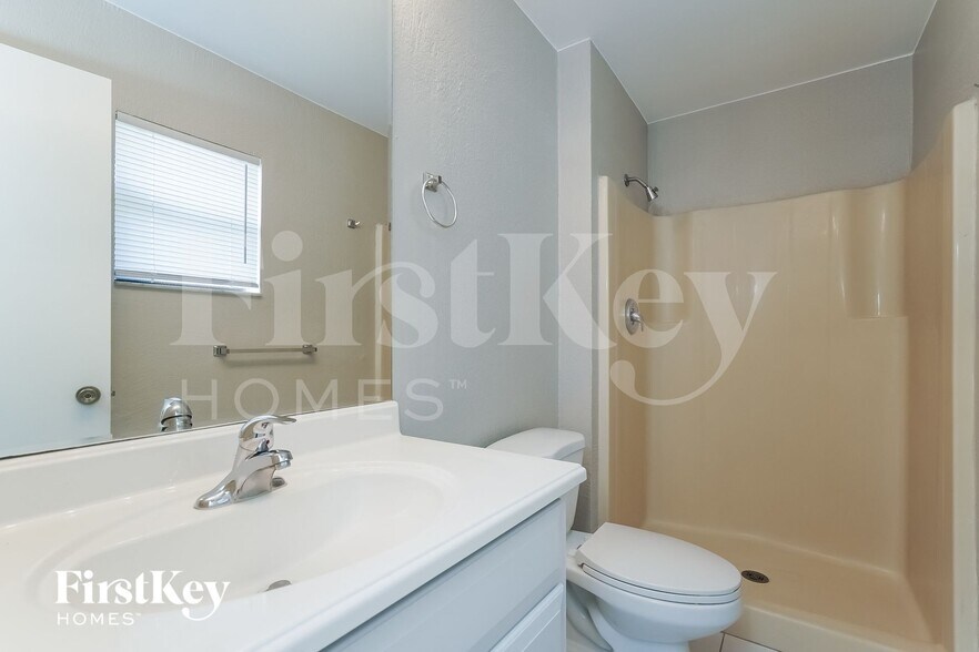 Building Photo - 2603 NE 4th Ave