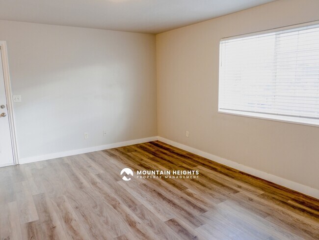 Building Photo - 26 W 7500 S