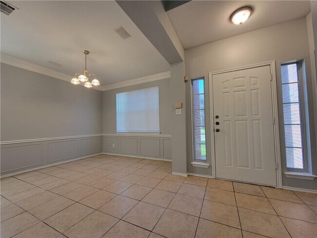 Building Photo - 1001 Acanthus St
