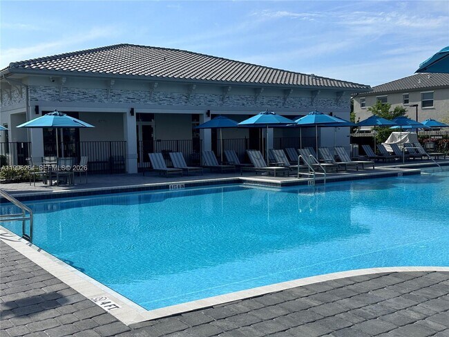 Building Photo - 2671 SE 10th St