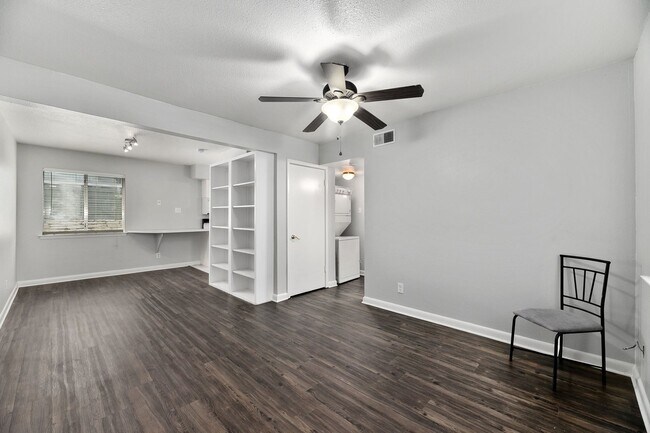 Building Photo - Great for Roommates!