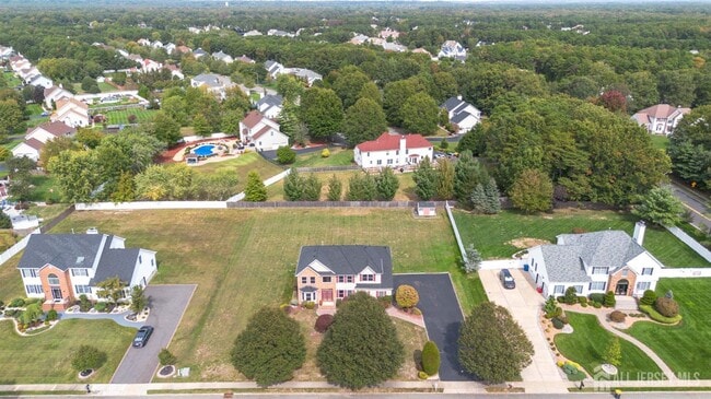 Building Photo - 27 Samantha Dr