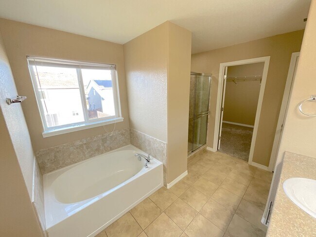 Building Photo - 3 Bedroom Home Available Near N Powers Blvd & Dublin Blvd!