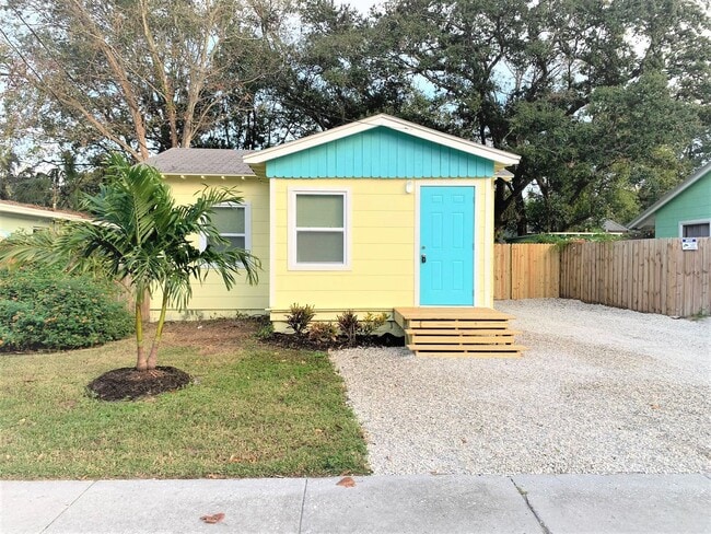 Primary Photo - Quaint Bungalow on the Tangerine Greenway!