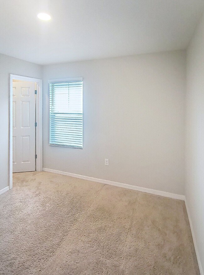 Building Photo - 12937 Camarillo Pl