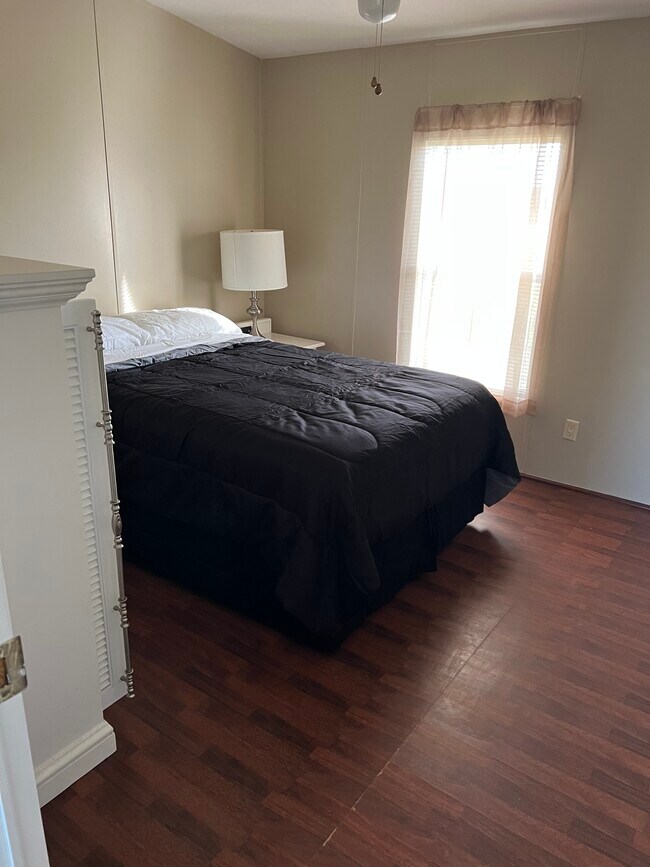 Room for rent - 5255 Star Line Dr
