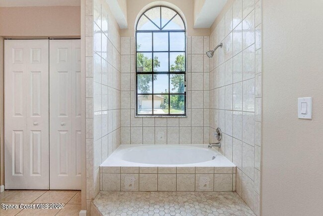 Building Photo - 1040 Big Horn Cir NW