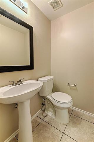 Building Photo - 9876 Fleetwood Dr