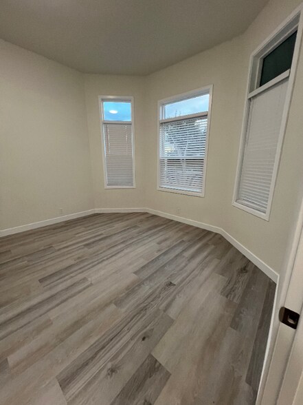 Building Photo - 617 W 76th St