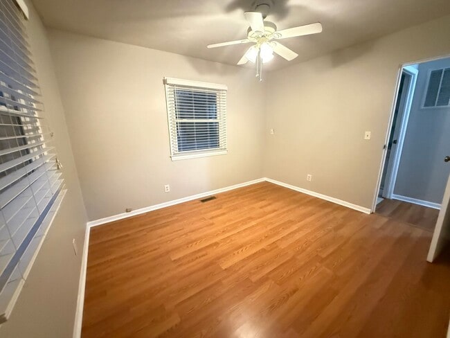 Building Photo - Cozy Calvert City Home