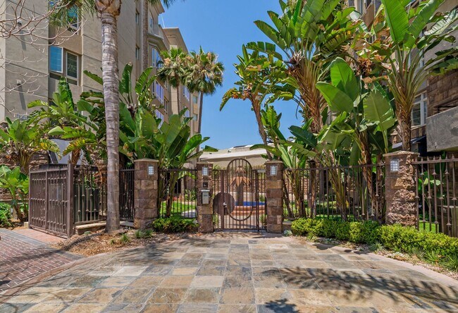 Building Photo - East Village 2 Bedroom at Union Square! 2 Parking Spaces!