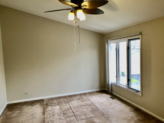 Building Photo - 909 Suffolk Ct