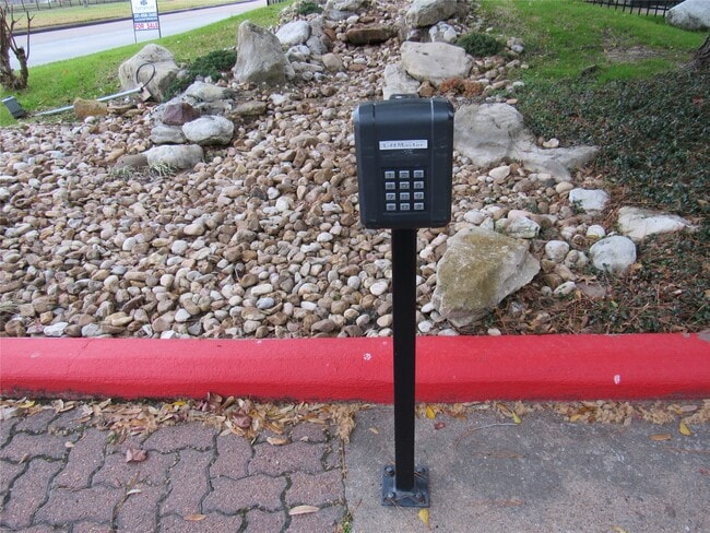 Building Photo - 14351 Torrey Chase Blvd