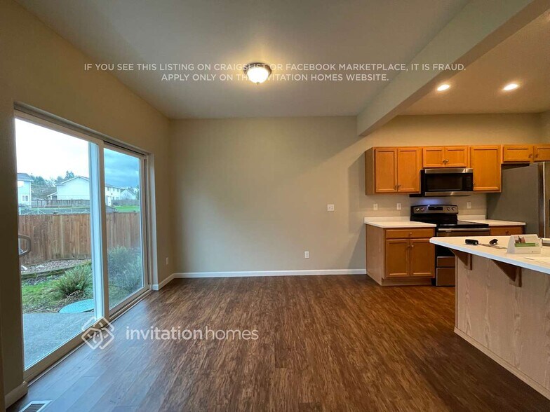 Building Photo - 17911 36th Ave E