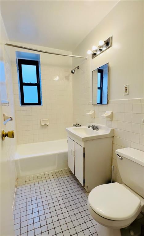 Building Photo - 883 E 165th St