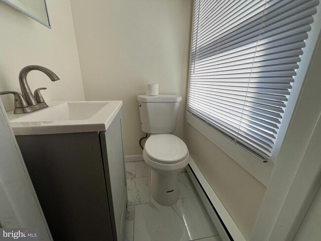 Building Photo - 254 W Sheldon St