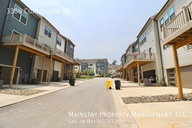 Building Photo - 2022 New Construction Townhome in Watershe...