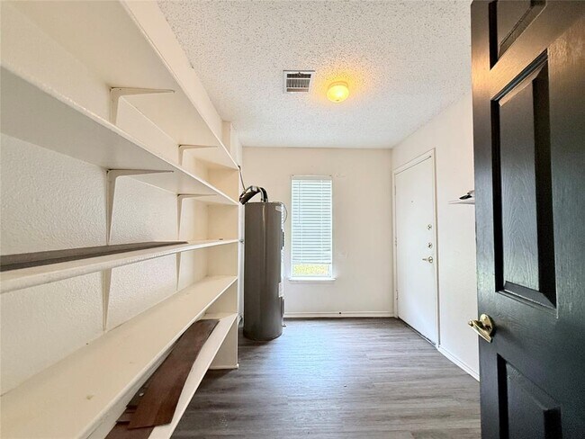 Building Photo - 2734 High Point Dr