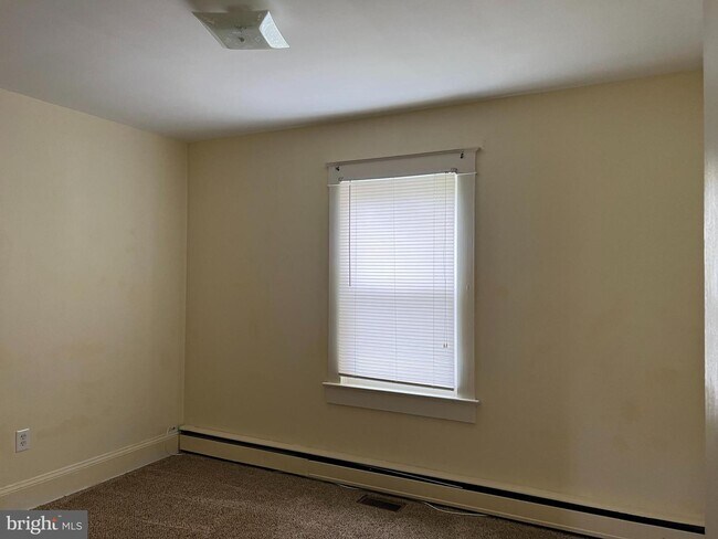 Building Photo - 77 Glymont Rd